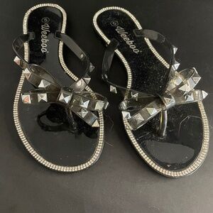 New Women's Size 5 Weeboo, Black Plastic and Rhinestones Flat Sandals